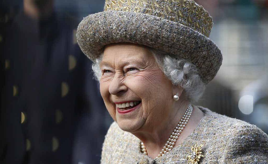 featured image of episode 52 of teatime chinese podcast: life of queen elizabeth ii