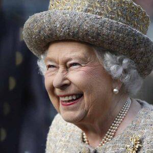 featured image of episode 52 of teatime chinese podcast: life of queen elizabeth ii